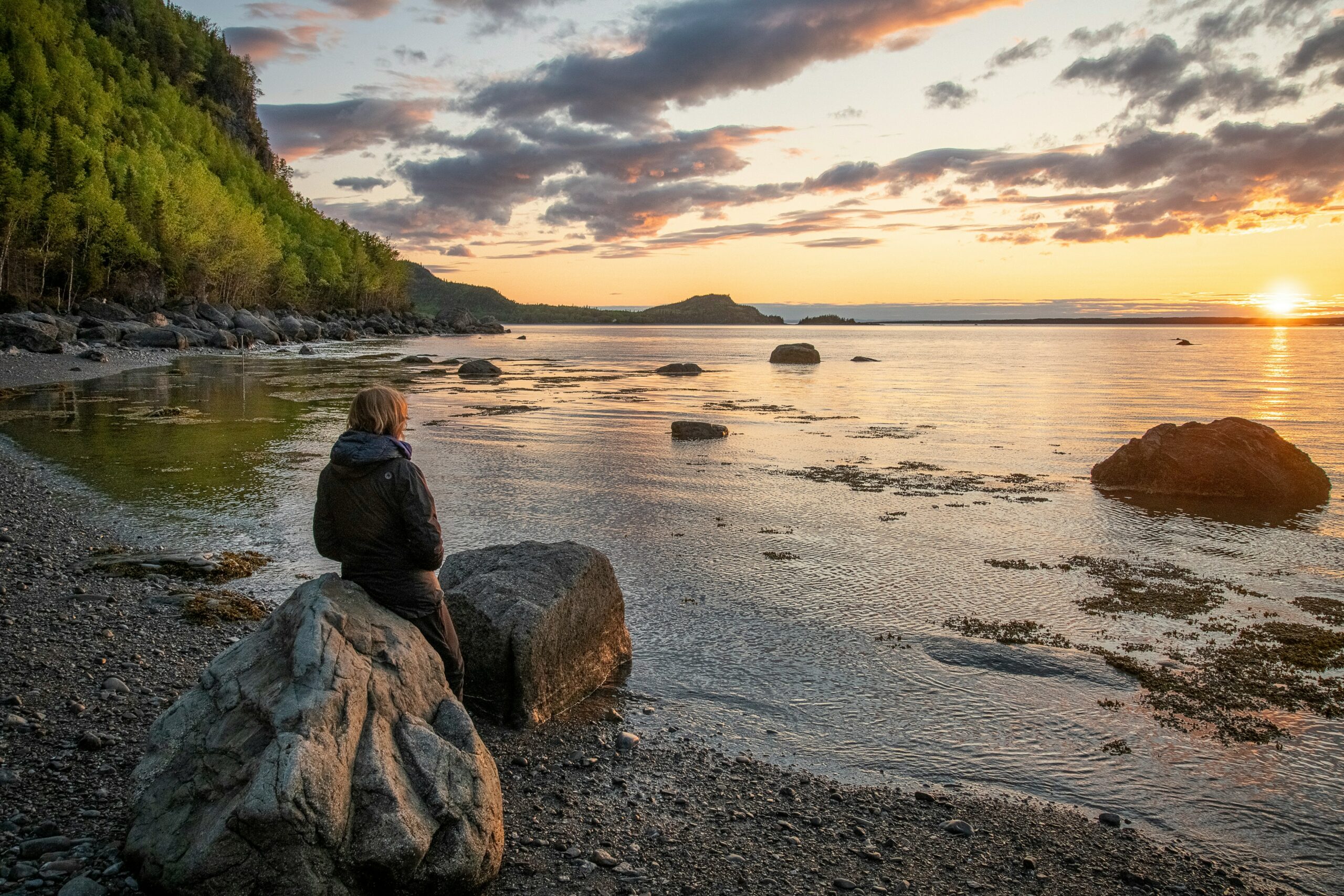 Parc national du Bic, le fleuve, Québec 132, Le Bic, QC, Canada | Photo de Alain Bonnardeaux sur Unsplash