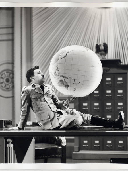 Charlie Chaplin | Scène du ballon dans Le Dictateur,