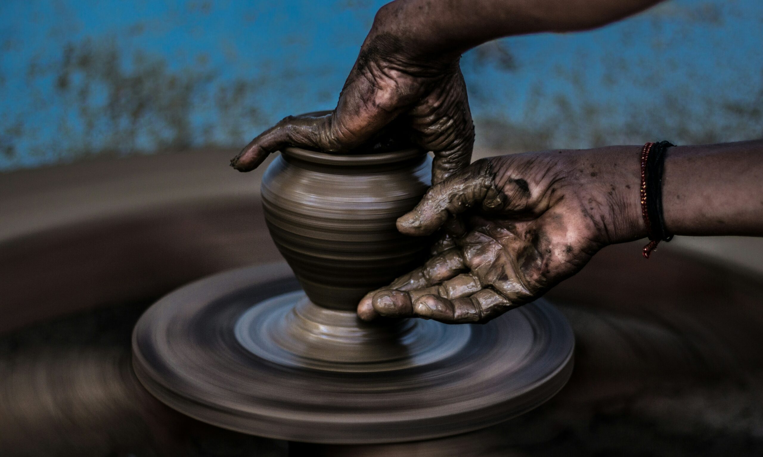 Allégorie du Potier pressé | Photo de SwapnIl Dwivedi sur Unsplash